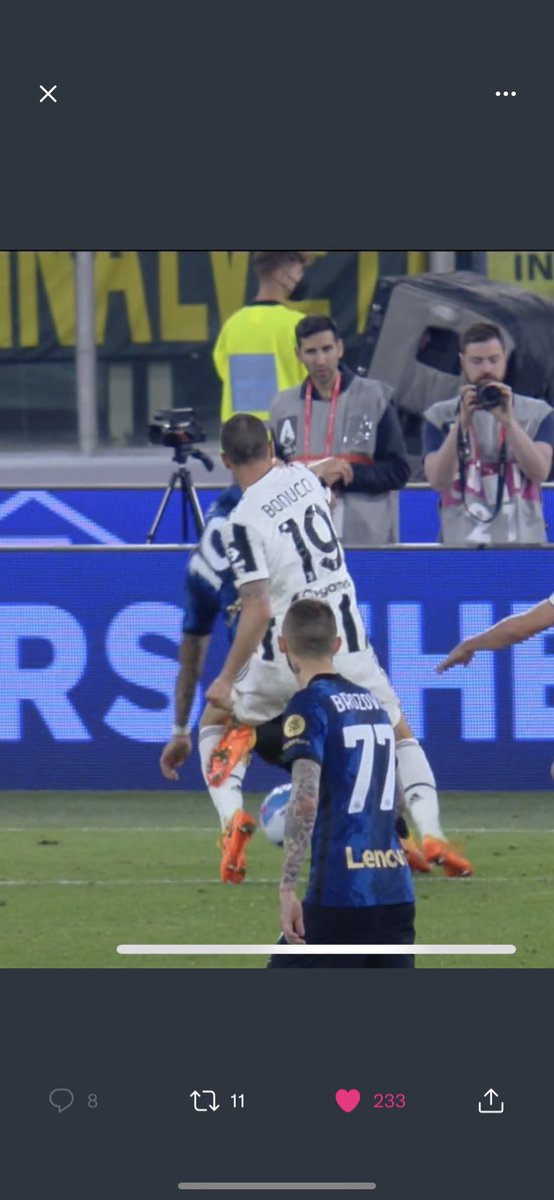 Prelemina26's tweet photo. Complimenti all’Inter che vincono da “onesti” ancora una volta vince chi non dovrebbe ma ok, va a finire sempre così, chi ruba vince #JuventusInter  e comunque FINO ALLA FINE 🫶🏻🤍🖤 fiera di voi nonostante tutto🫶🏻 https://t.co/omHrpdK5xU