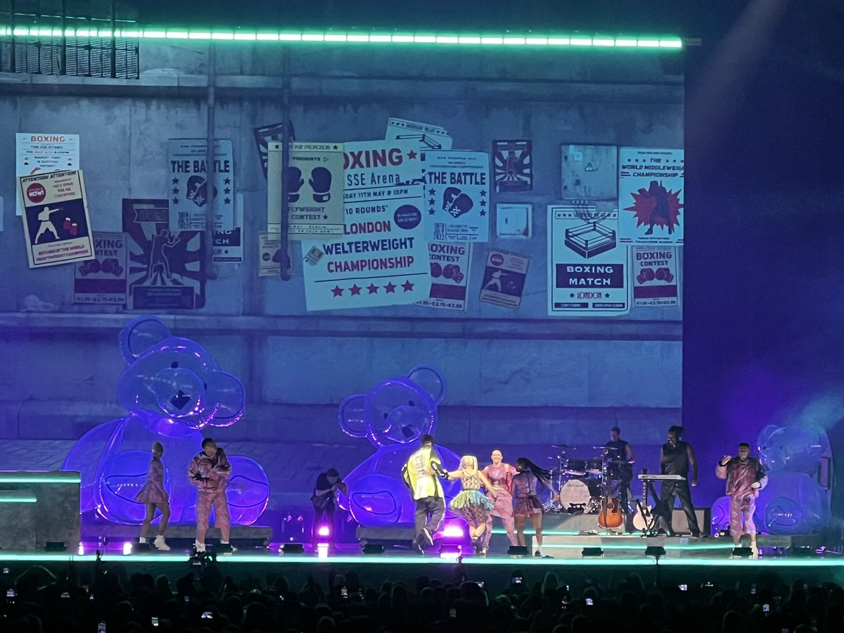 Loopylou066's tweet photo. OMG😍 I think I scared the person sat next to me when @KSI came out with @AnneMarie Their friendship is just🥺😍🥰❤️ See you both at Summertime ball😍😍 @cjohnsy1215 https://t.co/QGC2horAvo