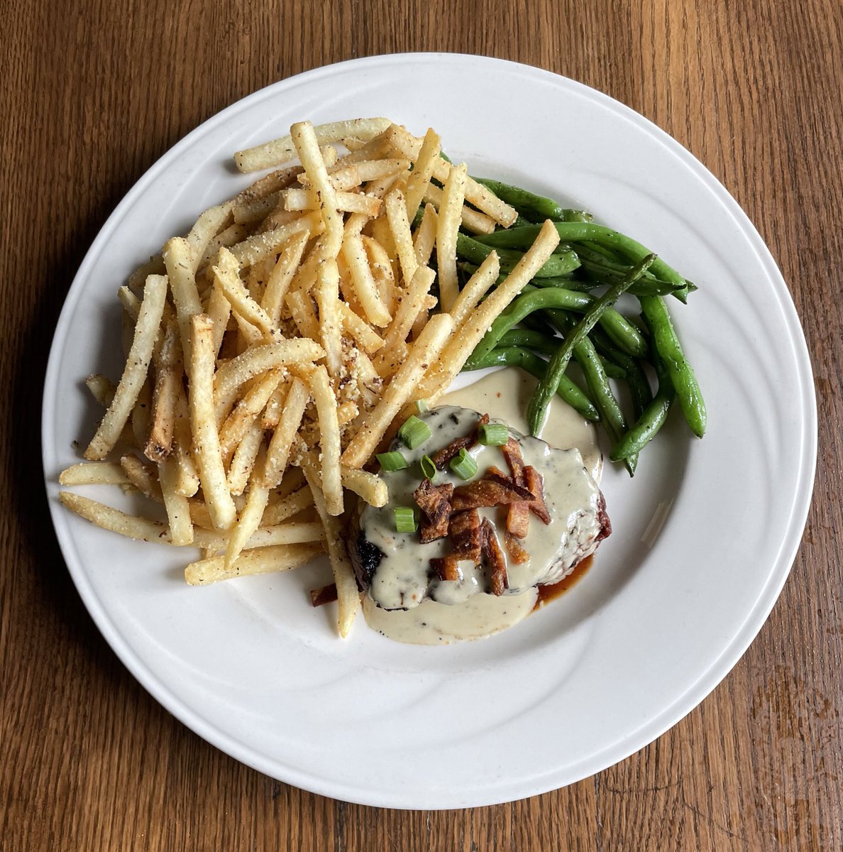 TheToastedFrog's tweet photo. 8oz blackened filet mignon, topped with a gorgonzola cream sauce, finished with bacon crumbles and green onions. #letsmeatup #steakdate #toastedfrog https://t.co/9NvtN4o2jH