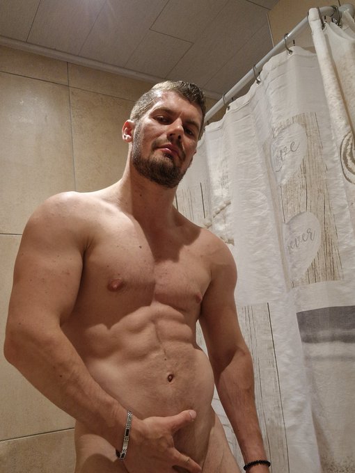 I need a shower  https://t.co/49xFcm29TS https://t.co/ZQpz1ZuLk7