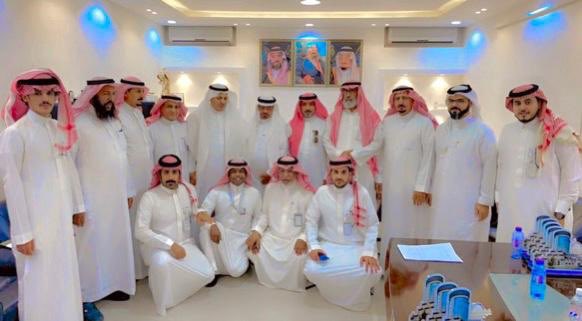 التقى رئيس مجلس إدارة غرفة بيشة «صالح بن محمد الوتيد» رئيس مجلس إدارة غرفة أبها «حسن بن معجب الحويزي» ونائبه «مهدي آل هضبان» وعدد من أعضاء مجلس الإدارة ورجال الأعمال في زيارة لبحث التعاون المشترك بين الغرفتين، بحضور أعضاء مجلس الإدارة ورجال الأعمال بمحافظة بيشة