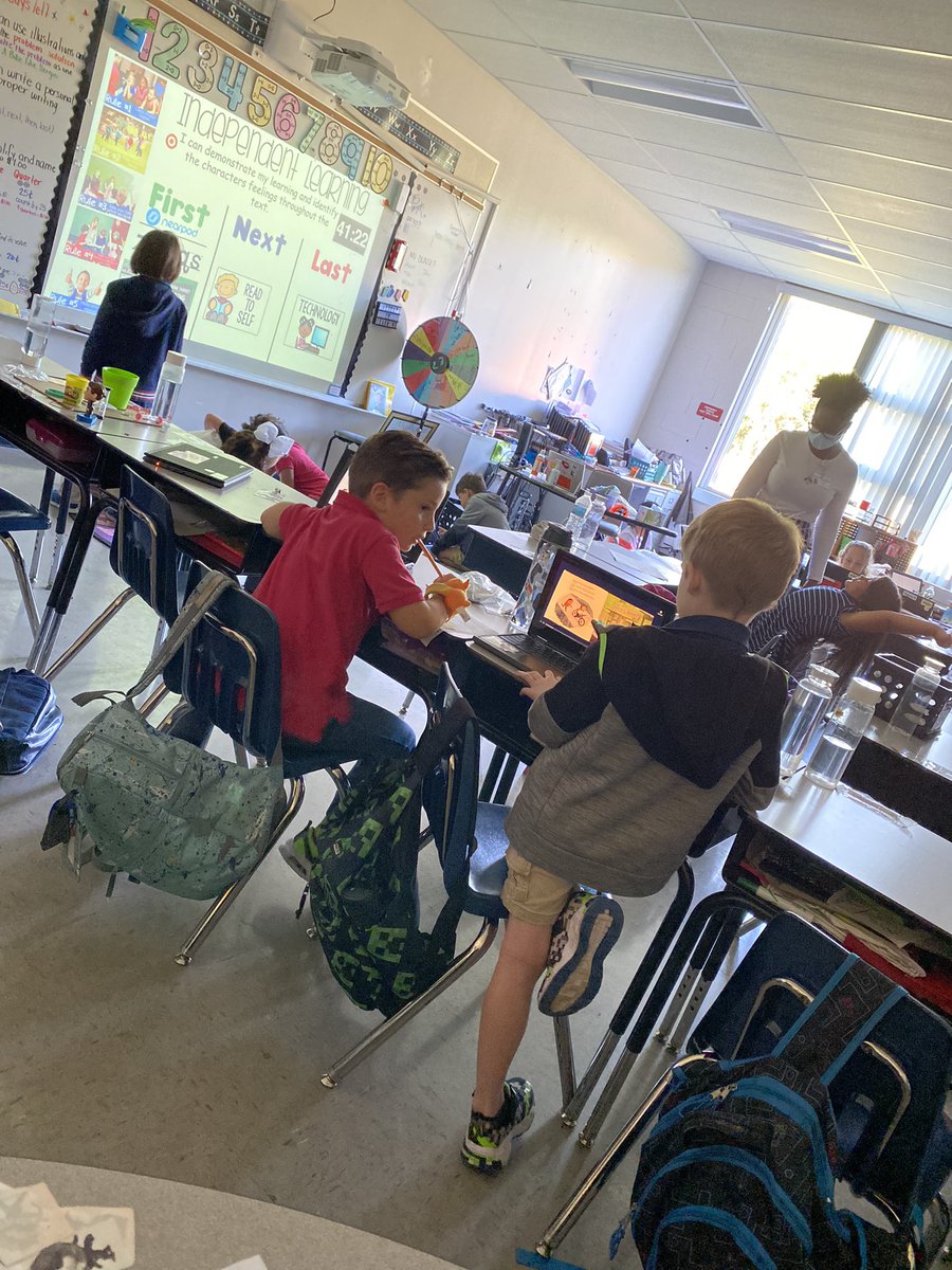 Cass_Francois's tweet photo. Just some BUSY first graders working on identifying character feelings throughout a story and what causes it. @CannellaElem #teacherdiaries #confessionsofafirstgradeteacher
#SOAR #comets #cannellacomets #firstgradediaries #strongertogether https://t.co/KsQLBeZszm