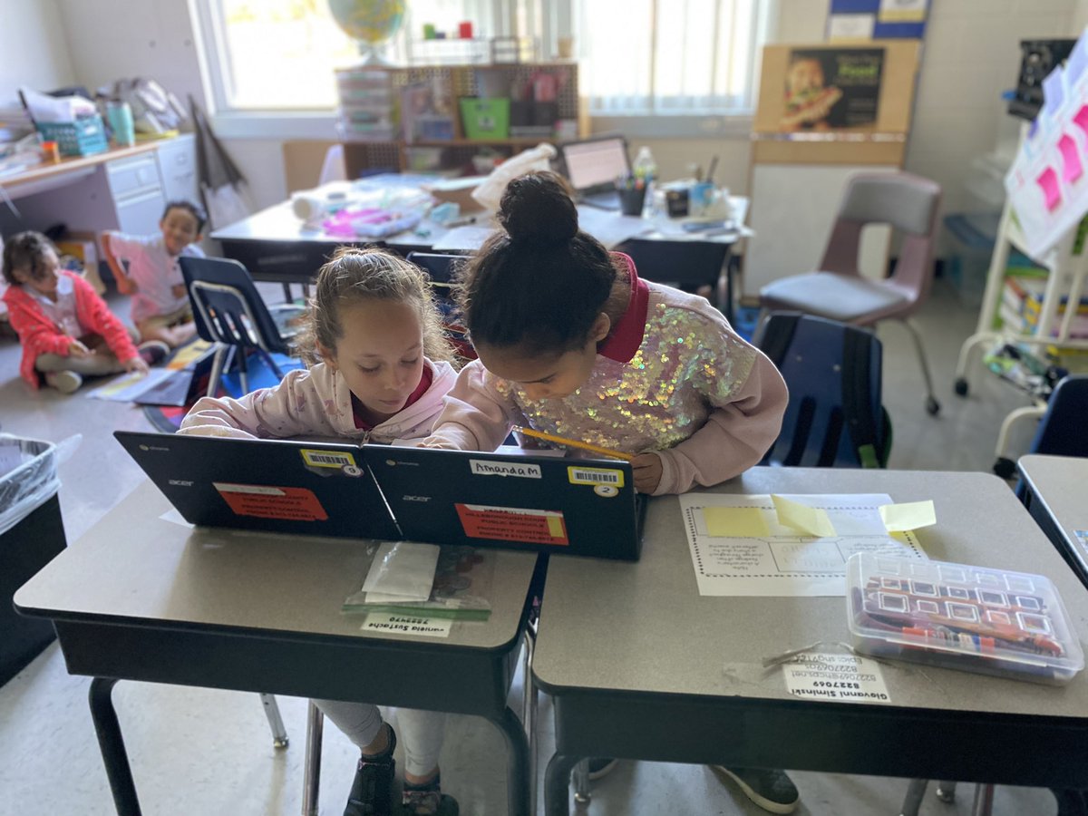 Cass_Francois's tweet photo. Just some BUSY first graders working on identifying character feelings throughout a story and what causes it. @CannellaElem #teacherdiaries #confessionsofafirstgradeteacher
#SOAR #comets #cannellacomets #firstgradediaries #strongertogether https://t.co/KsQLBeZszm