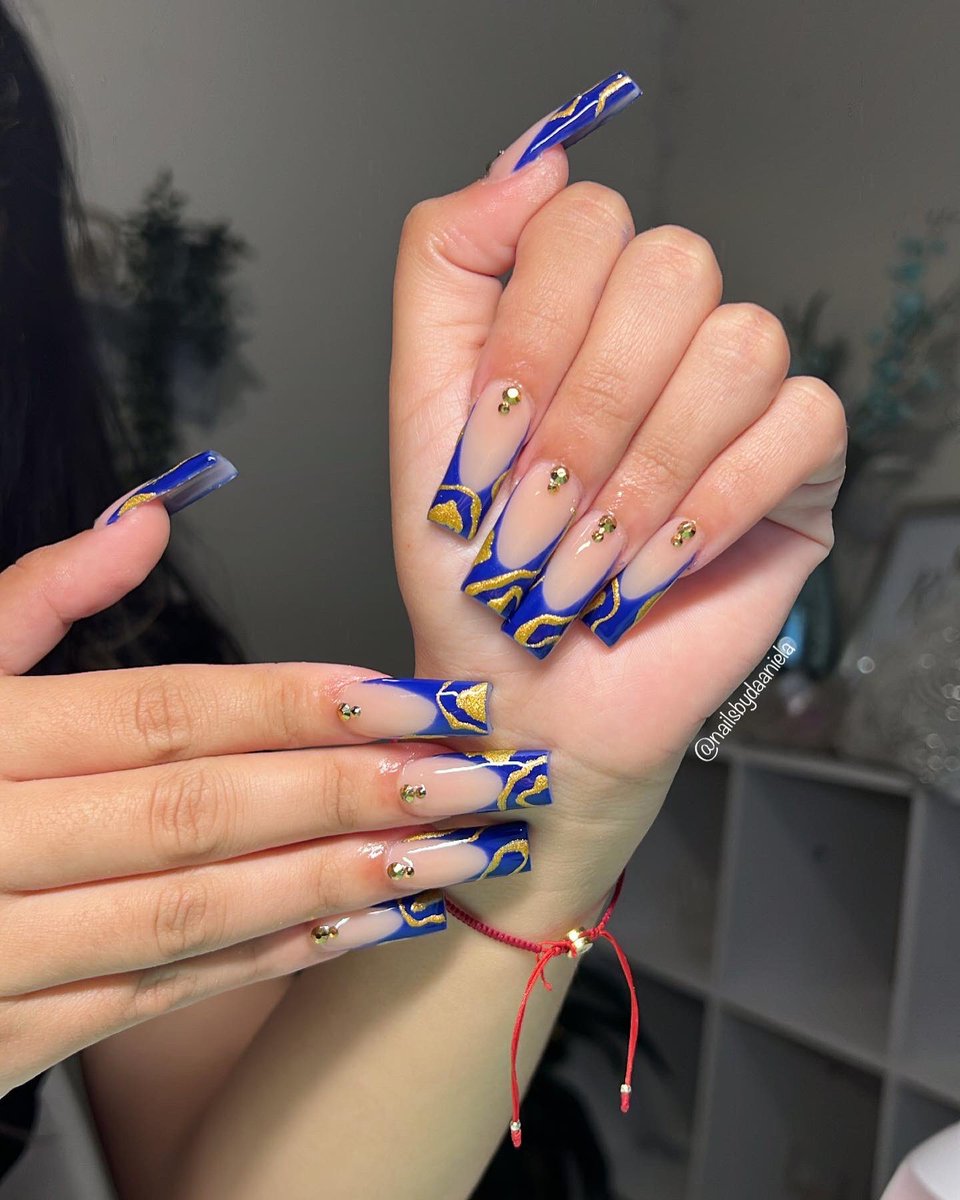 Dani_e1aa's tweet photo. Grad nails ✨ https://t.co/ycoCt1m2FR