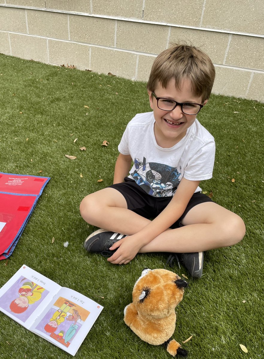 ms_mcgoldrick's tweet photo. Our Kindergarten ABC Countdown has been a ton of fun! Today, was Furry Friend Day🐻We spent time in the courtyard reading books to our furry friends☀️📚 https://t.co/8CZRuCTIGW