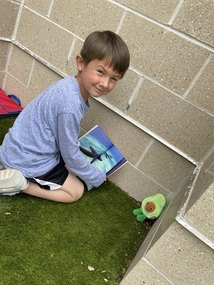 Our Kindergarten ABC Countdown has been a ton of fun! Today, was Furry Friend Day🐻We spent time in the courtyard reading books to our furry friends☀️📚