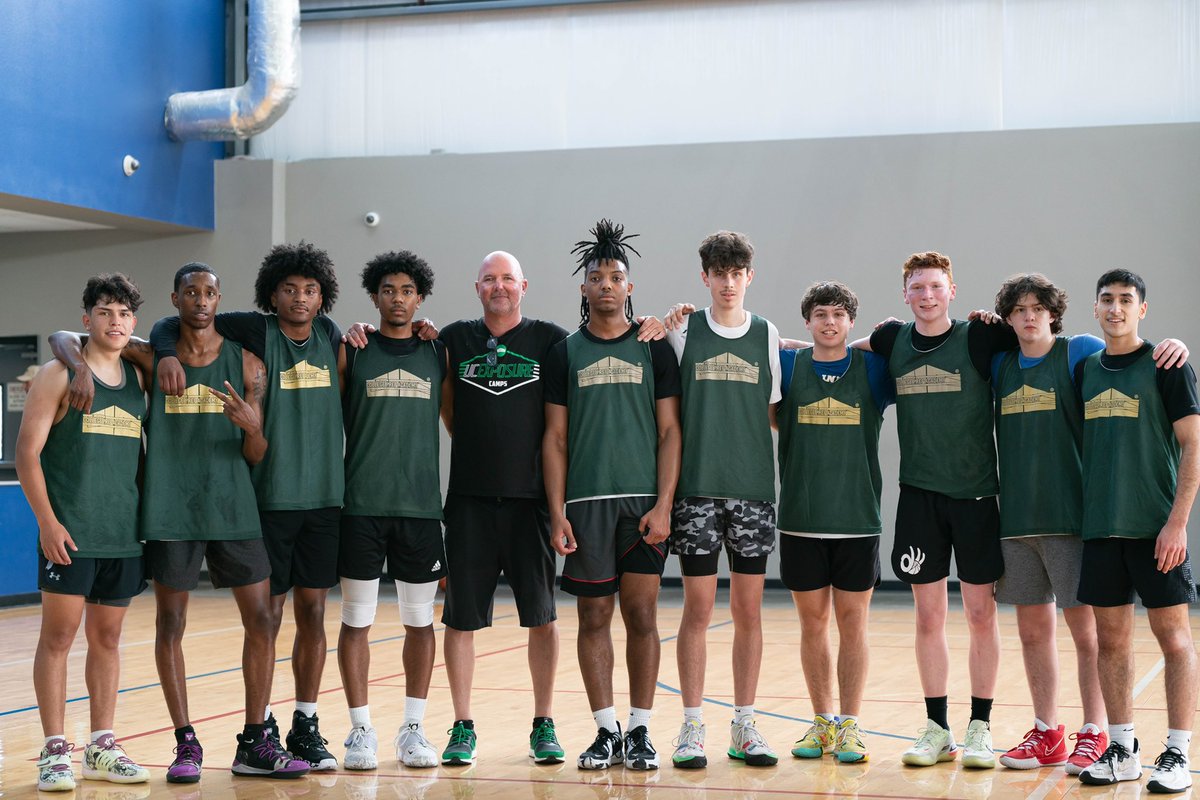 UC_Exposure's tweet photo. 2023 @braeehoops played his way into the Top "9" at the DFW Camp and will rise in the ranks this Summer! 6'4 Combo that makes plays on both ends & has a college ready body #UCExposure #TopProspect #TrackHisProgress @TexasHoopsGASO @AndrewTuan1 @TXRecruited @RamJam82 @TexasRanked https://t.co/gN0AbNO7vP