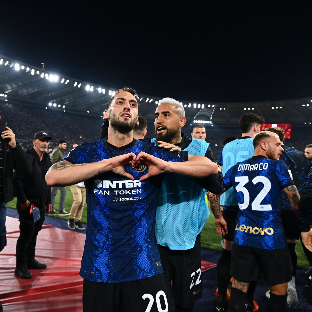 Inter_InDiretta's tweet photo. Il nostro cuore è impazzito, il vostro? 🖤💙

📺💻📱👉 @Inter_InDiretta ||  #Inter_InDiretta

#Madeit #CoppaItaliaFrecciarossa https://t.co/tUjoYxvV88