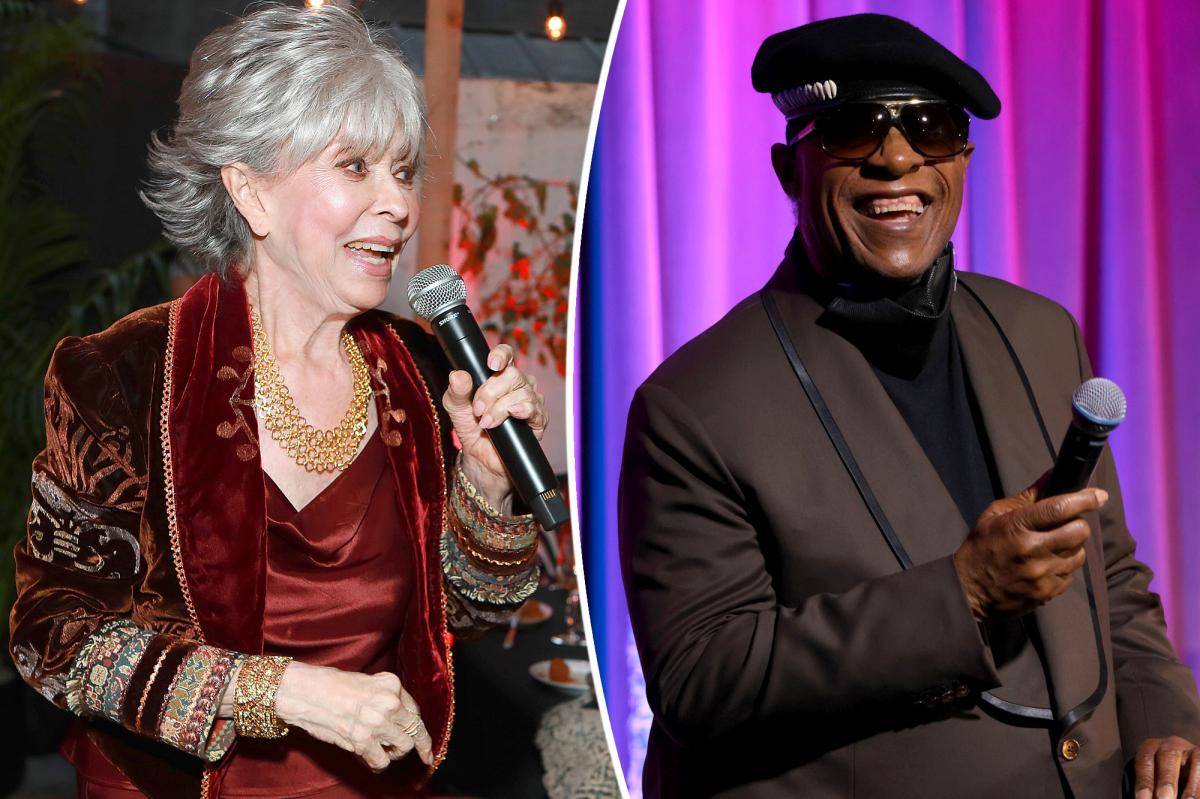 Rita Moreno serenades Stevie Wonder with \Happy Birthday\  