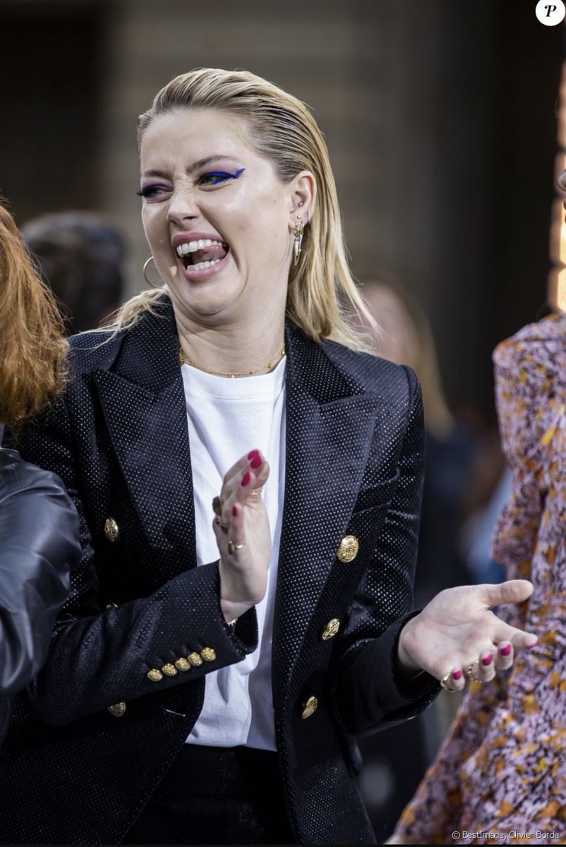 Prancenmoon's tweet photo. Amber Heard on Dior hiring Johnny Depp, "Why would Dior want to do business with you? They're about class and style and you don't have style." 

Meanwhile for L’Oréal : https://t.co/Vz43TvVQ7Y