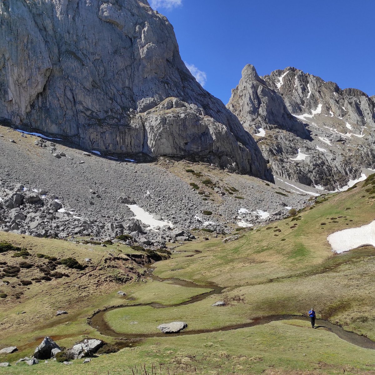 cortesangelama's tweet photo. Cuando la semana va más bien chof, es cuando apetece recordar estos momentos #LasVerdes #Babia https://t.co/cUc4X9bFOr