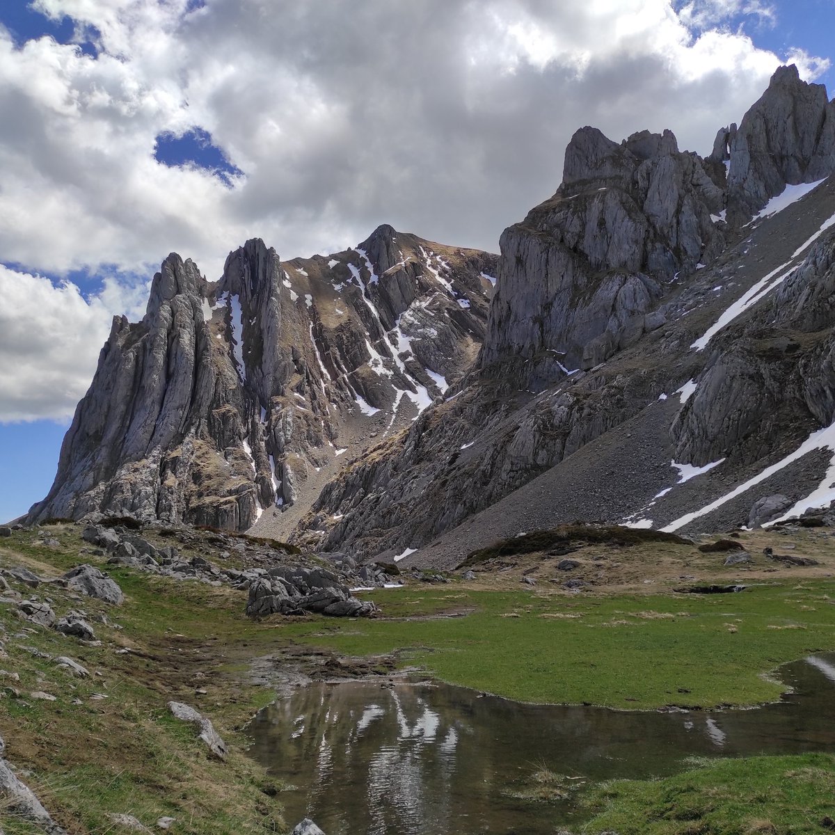 cortesangelama's tweet photo. Cuando la semana va más bien chof, es cuando apetece recordar estos momentos #LasVerdes #Babia https://t.co/cUc4X9bFOr