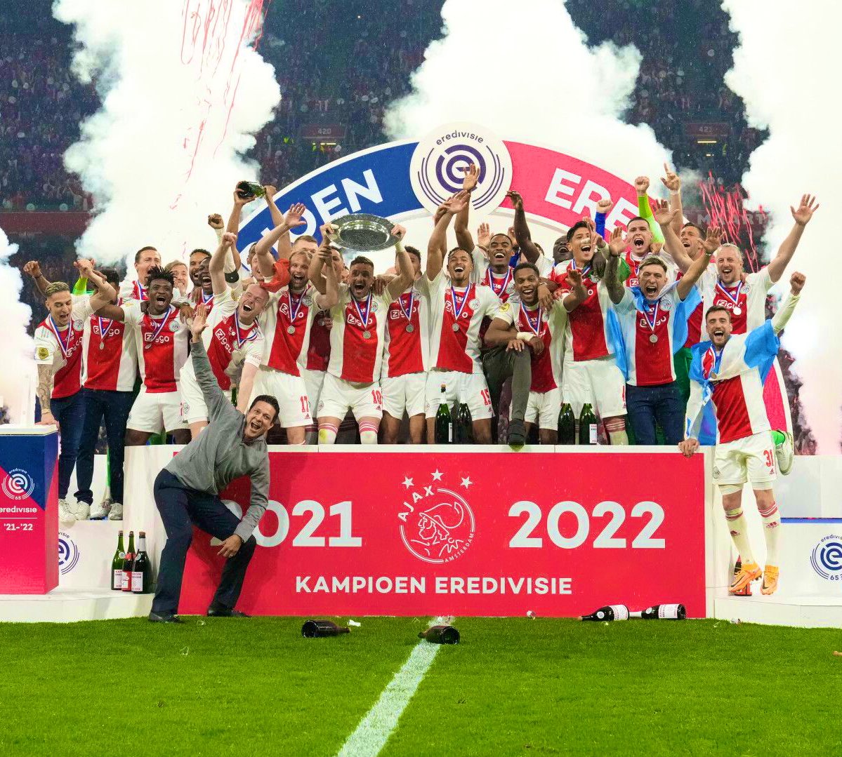 Yes, that yearly reminder again: We're <a href="/AFCAjax/">AFC Ajax</a> and we're the Kings of the Netherlands!!!!! 🏆