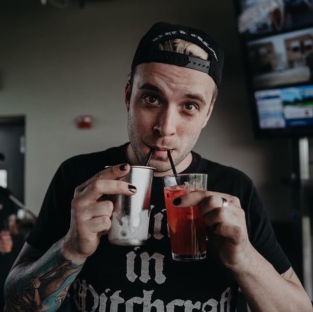 oocmiw's tweet photo. happy birthday justin! 💜🖤 https://t.co/oDphjBMOyB