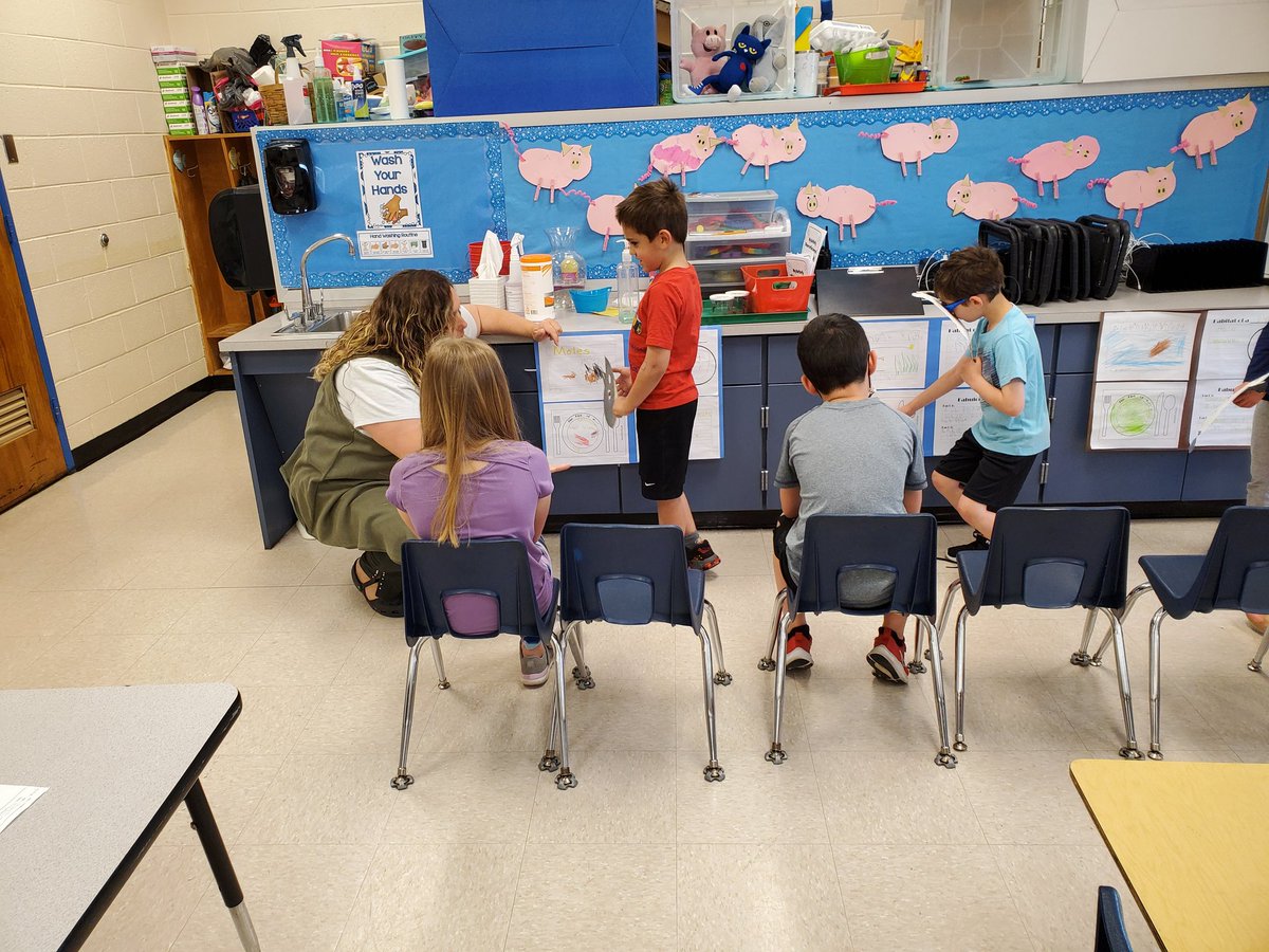 PSDCrawleyLk's tweet photo. Our Kinders loved sharing their zoo research projects with the 1st grade! @PSD_LPetersen @PSDBedminster https://t.co/jhry8xb0Ti