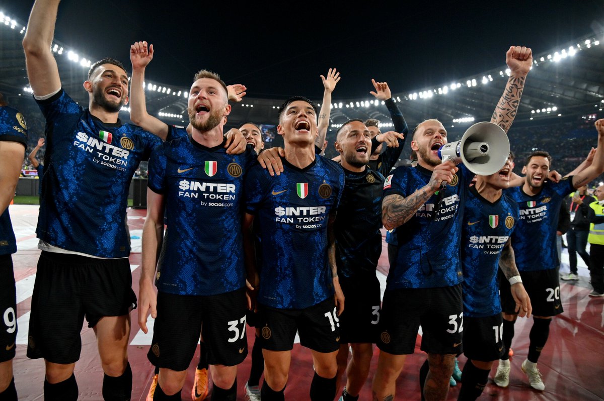 Inter_InDiretta's tweet photo. 😍 | FESTA 

📺💻📱👉 @Inter_InDiretta ||  #Inter_InDiretta

Festeggiamenti, dirige l'orchestra: 
@FDimarco 🎶📣

#CoppaItaliaFrecciarossa #JuventusInter 
#CoppaItalia  #InterJuve  #FORZAINTER https://t.co/uRFvMQNa9N