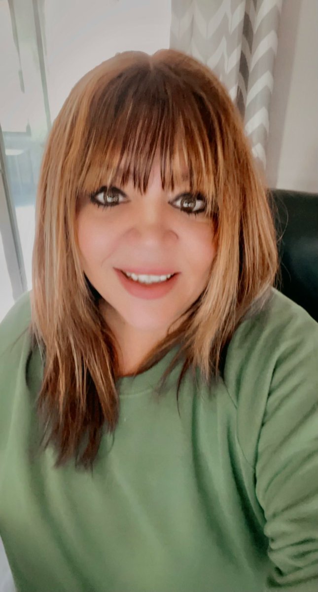 ruthtadlock's tweet photo. Michelle is wearing her green to support mental health! @boardman_fun @rantoulculture #MentalHealthMattersย ย #WeGotYourBackOffice #TurnTwitterGreen https://t.co/36F0GhpJ3H