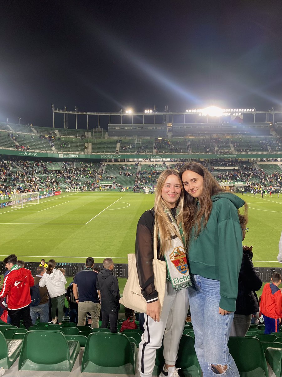 PeronaYanire's tweet photo. Nos vamos a la cama sin victoria pero con una permanencia bien agarrada. 

¡Som som som DE PRIMERA DIVISIÓ! 💚
#MuchoElche https://t.co/z7n0cKPLqw