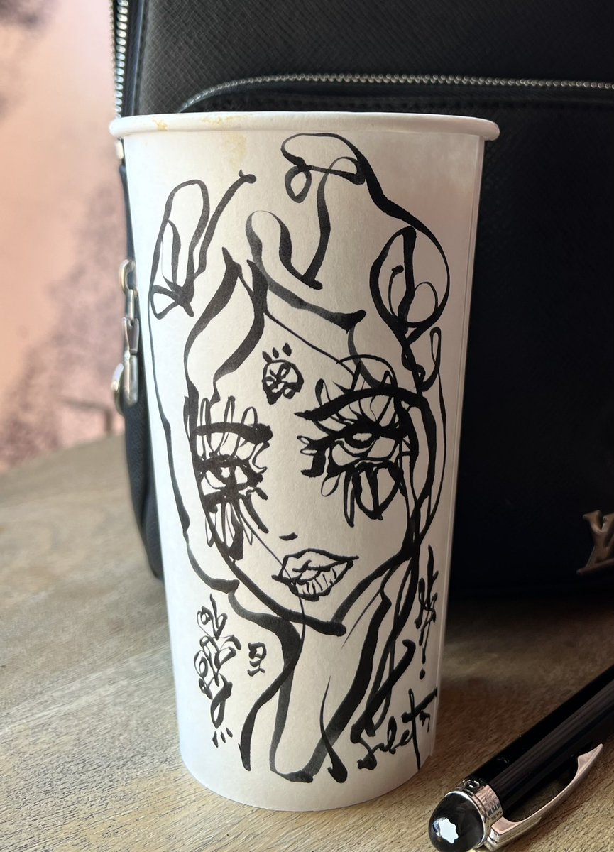 sabet's tweet photo. ✨I paint on everything✨ https://t.co/TTucexLOK8