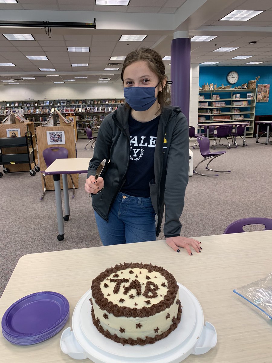 Final TAB meeting of the year and one of our 8th graders baked a cake for the occasion!! We are so lucky to have such amazing and talented Hornets. <a target='_blank' href='http://twitter.com/APSLibrarians'>@APSLibrarians</a> <a target='_blank' href='http://twitter.com/APSGunston'>@APSGunston</a> <a target='_blank' href='https://t.co/k6yJG30BrP'>https://t.co/k6yJG30BrP</a>