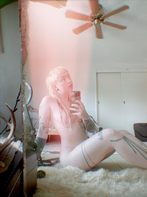 Oh hey did you know you can find allll of my content at https://t.co/TxuQetHf3w https://t.co/FUfXQ48