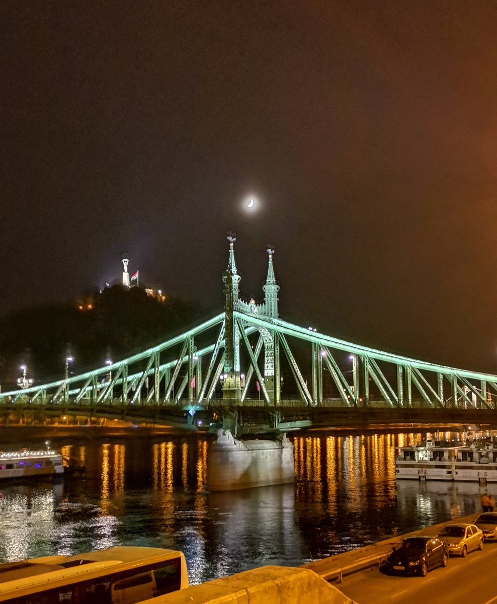 whileinBudapest's tweet photo. The finals are here and we know the struggle! 📚

You need a break? Budapest offers the best chilling spots! 

Do not forget to take a moment and #breathe! 💆‍♀️💆‍♂️

Good luck! You got this! 🍀

📷 @DamnTatjanaa https://t.co/avLqul4RrE