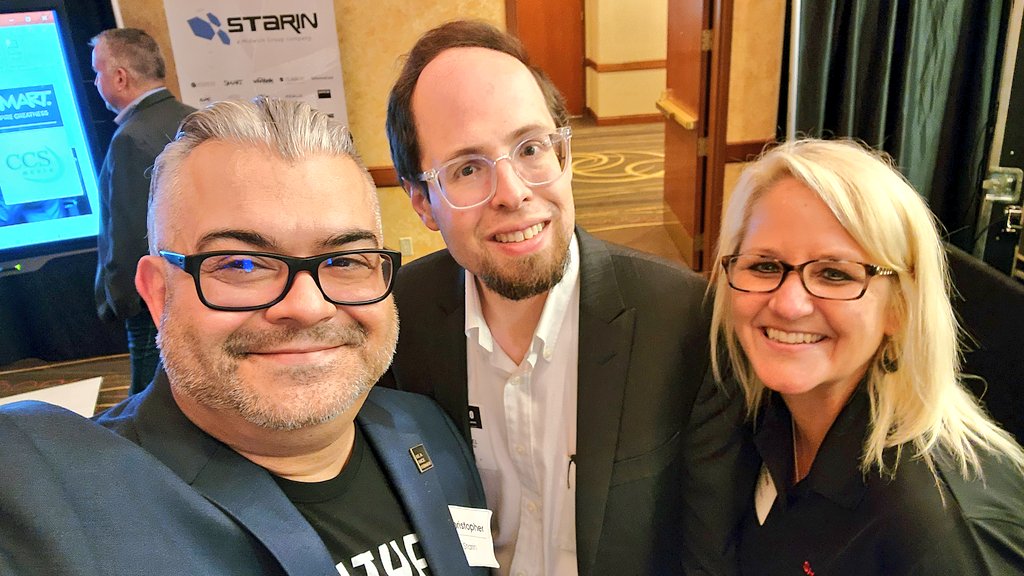 chris_neto's tweet photo. Doing AV Things at #calvoTech.  #avtweeps #avselfie https://t.co/yZKAXvCIzi