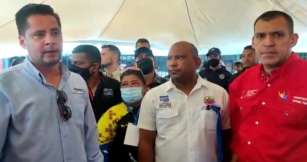 mintransporteve's tweet photo. #LoDijo 🎙️Min. @HAbreuMRT: Son tres días, con operativos de "pon tu motor y tu carro al día", licencias, todo esto dentro del Congreso Nacional de Servicios Públicos, se mantiene activo para atender al pueblo en general. ¡Unidad Lucha Batalla y victoria. Venceremos! https://t.co/FPTRkFPf30