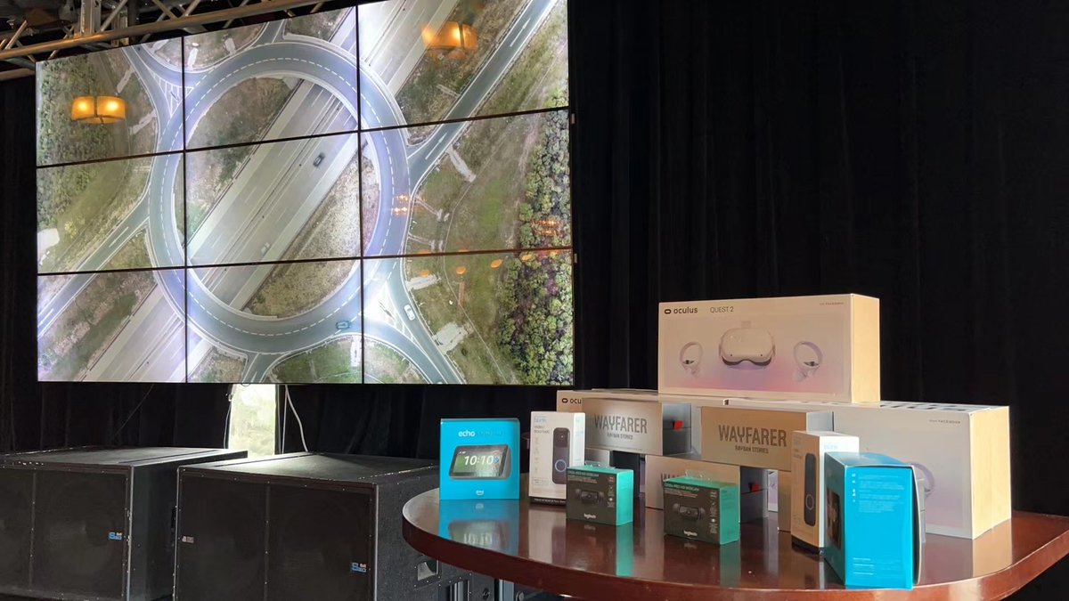 OMNIVISION_NEWS's tweet photo. The networking session is live now. Join us at HopCats! The grand LUCKY DRAW PRIZES are waiting for you. #InfiniteIngenuity #AutoSensDetroit #Automotive #ADAS https://t.co/TP9thR2R8y