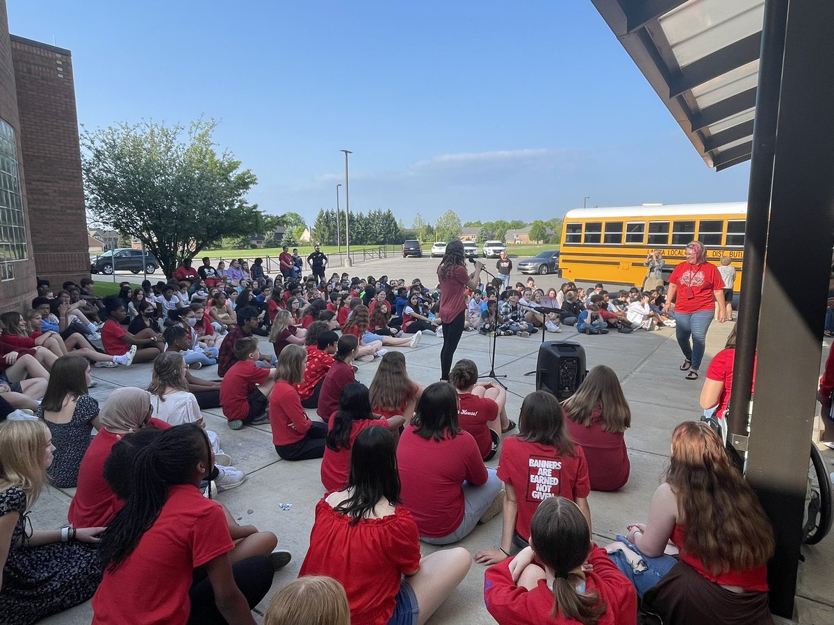 LakotaRidgeJR's tweet photo. Today we met our @Freedom_Lakota friends that will be joining us in the fall!  Super exciting day!  #ridgechampions #WEareLakota https://t.co/7w7o04bIkY