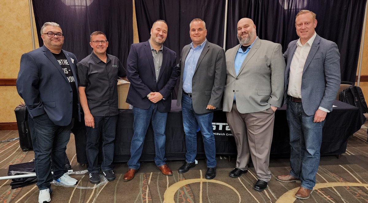 chris_neto's tweet photo. Thanks @cavlo_tech for a wonderful show!  @starin_mkg @BillReimer4 @DHODonnell @SMART_Tech @bird_dog_gear #avselfie #avtweeps #cavlotech https://t.co/ToZk3HLk0l