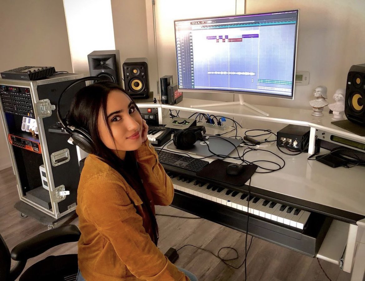 officialanalise's tweet photo. my escape #artist #singer #recordingartist #newmusic #create #escape #songwriter https://t.co/1EsCnPrTK0