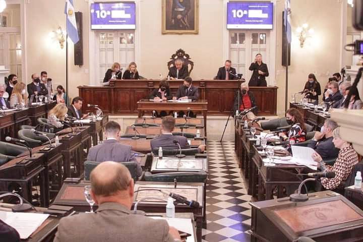 anypereyraok's tweet photo. En sesión legislativa, desde el Bloque de @ECOCtes+VamosCorrientes solicitamos a @Energia_Ar que explique los criterios que utilizará para determinar a quienes alcanzará la quita de subsidios por consumo de electricidad, especialmente en las provincias del interior del país. https://t.co/8uGfkqdh65