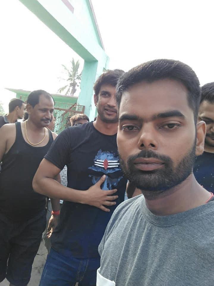 NonaYousef_'s tweet photo. ( #ThrowbackMay2019 )
Some adorable and heart touching pics of my bae @itsSSR in his village ( Malldiha ) 😍❤️❤️
#JusticeSushantSinghRajput
#MyLove
#Smiles
#HappyTimes
#Malldiha
#ThrowbackBiharDiaries
#SushantInOurHeartsForever ♥️♥️
Sushant 4 Women Empowerment https://t.co/zFlt3gllDq