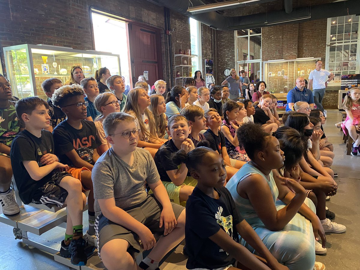 Mrs_Slane's tweet photo. The Works field trip with 4th graders @napls_is was so much fun! https://t.co/QX1FDrPZeS