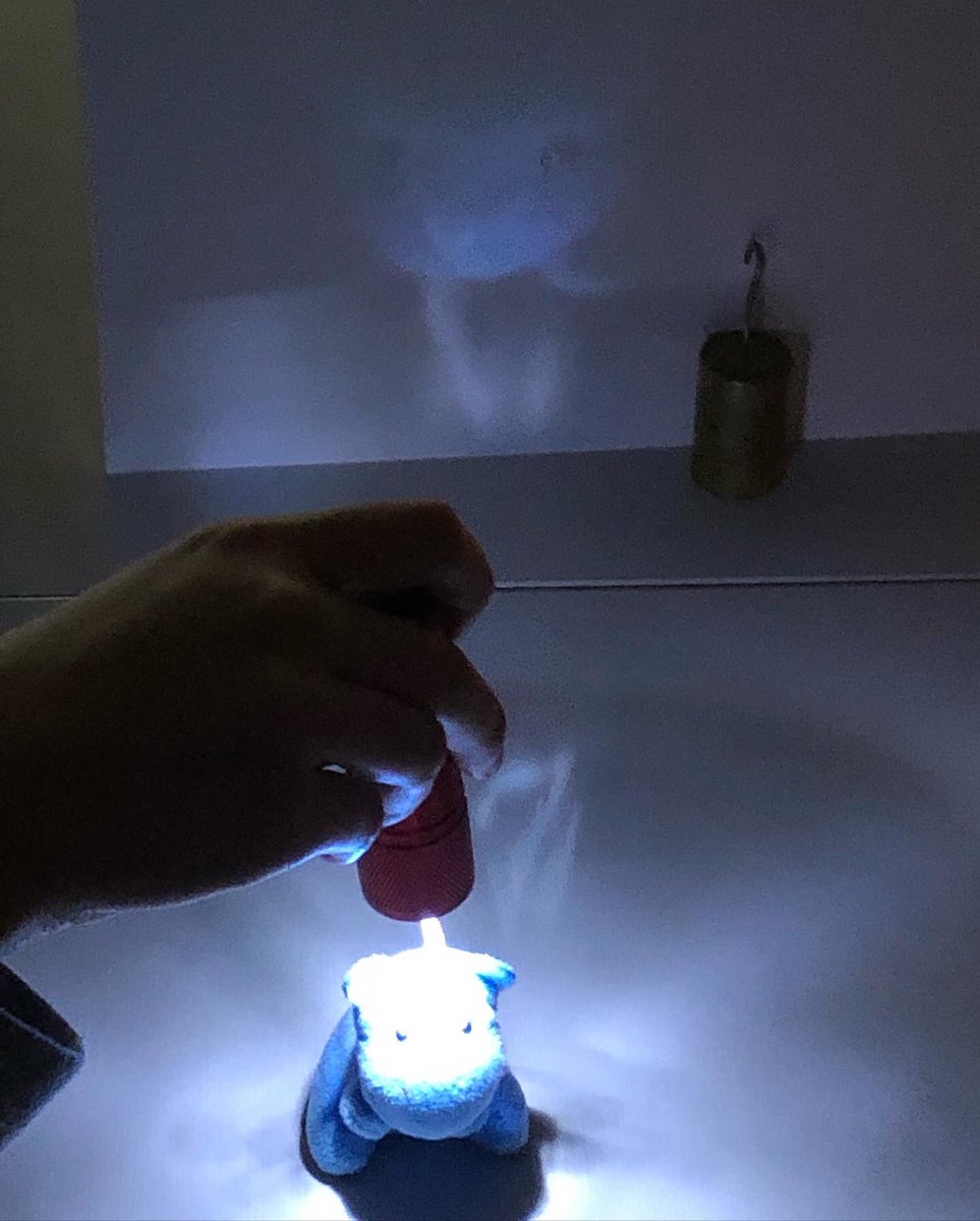 ScienceSuzy's tweet photo. In #AGSphysics today, @AGSHurricanes used concave mirrors to project images onto card stock (they project upside down)
#agsscience #physicsisfun https://t.co/J3axD82HTl