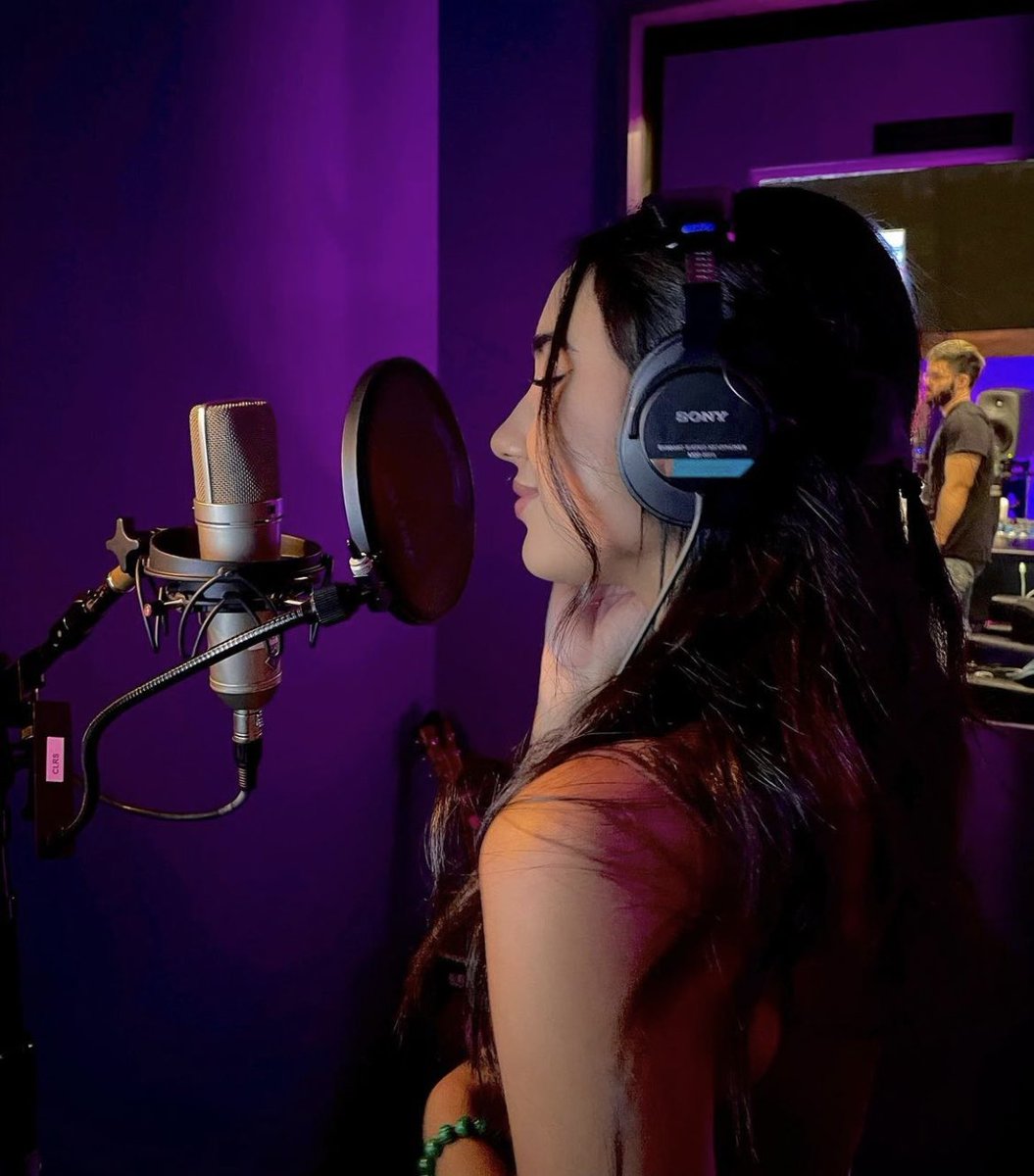 officialanalise's tweet photo. the vibez tho…💜 #artist #singer #recordingartist #newmusic #create #songwriter #studio #purple https://t.co/Ubt0Ma5NKz