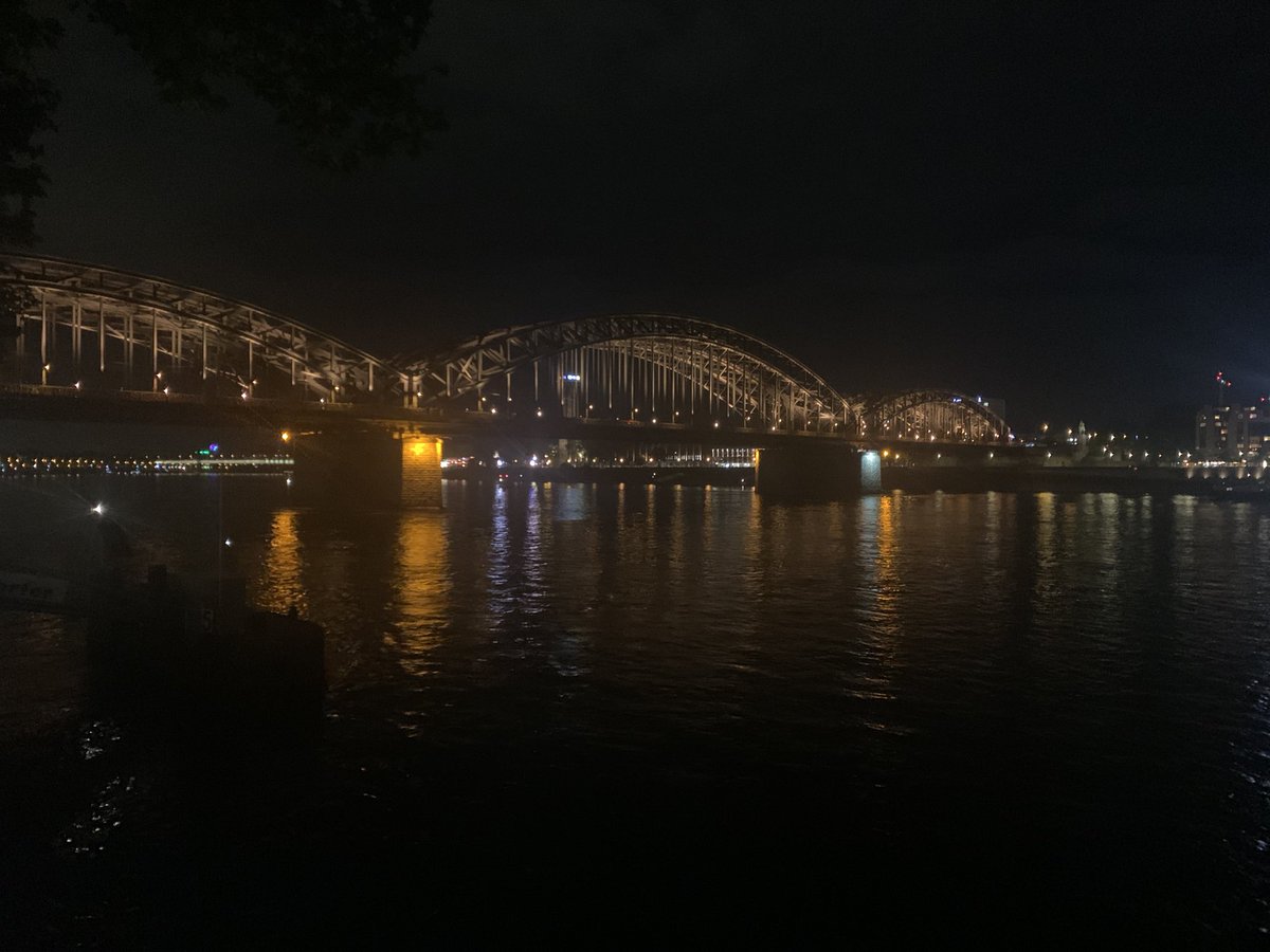 texterstexte's tweet photo. Melde gehorsamst zur Beruhigung meiner lieben Twitter-Bubble, dass ich sicher vom #tpbn nach Hause geradelt bin. War eine herrliche Nachtfahrt :-) https://t.co/pIIdKYnR3w