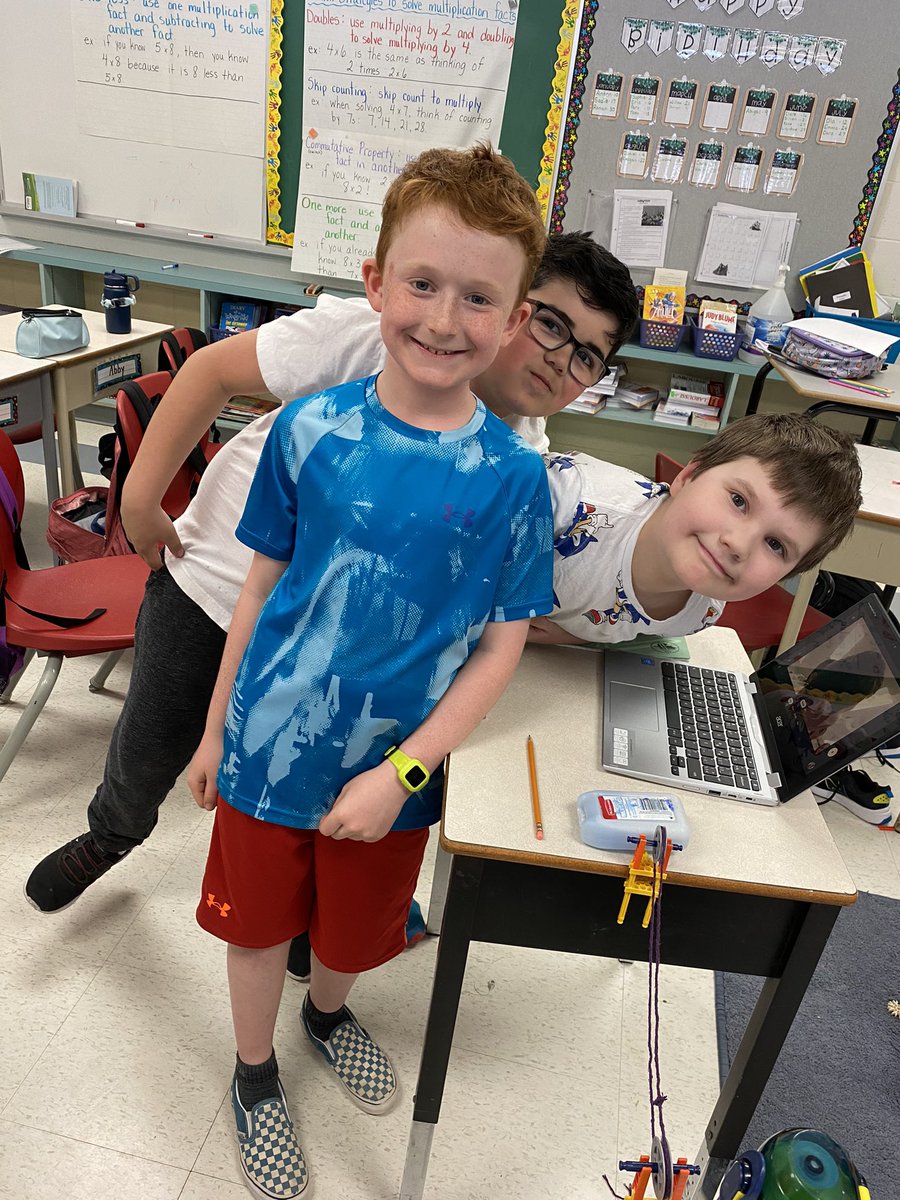 MrsAitken7's tweet photo. Les Poulies et Les Engrenages! I was so impressed with our grade 4’s creations! We learned there are lots of items that use pulleys and/or gears to work! @HolySpiritOCSB https://t.co/XeW87W4jD3