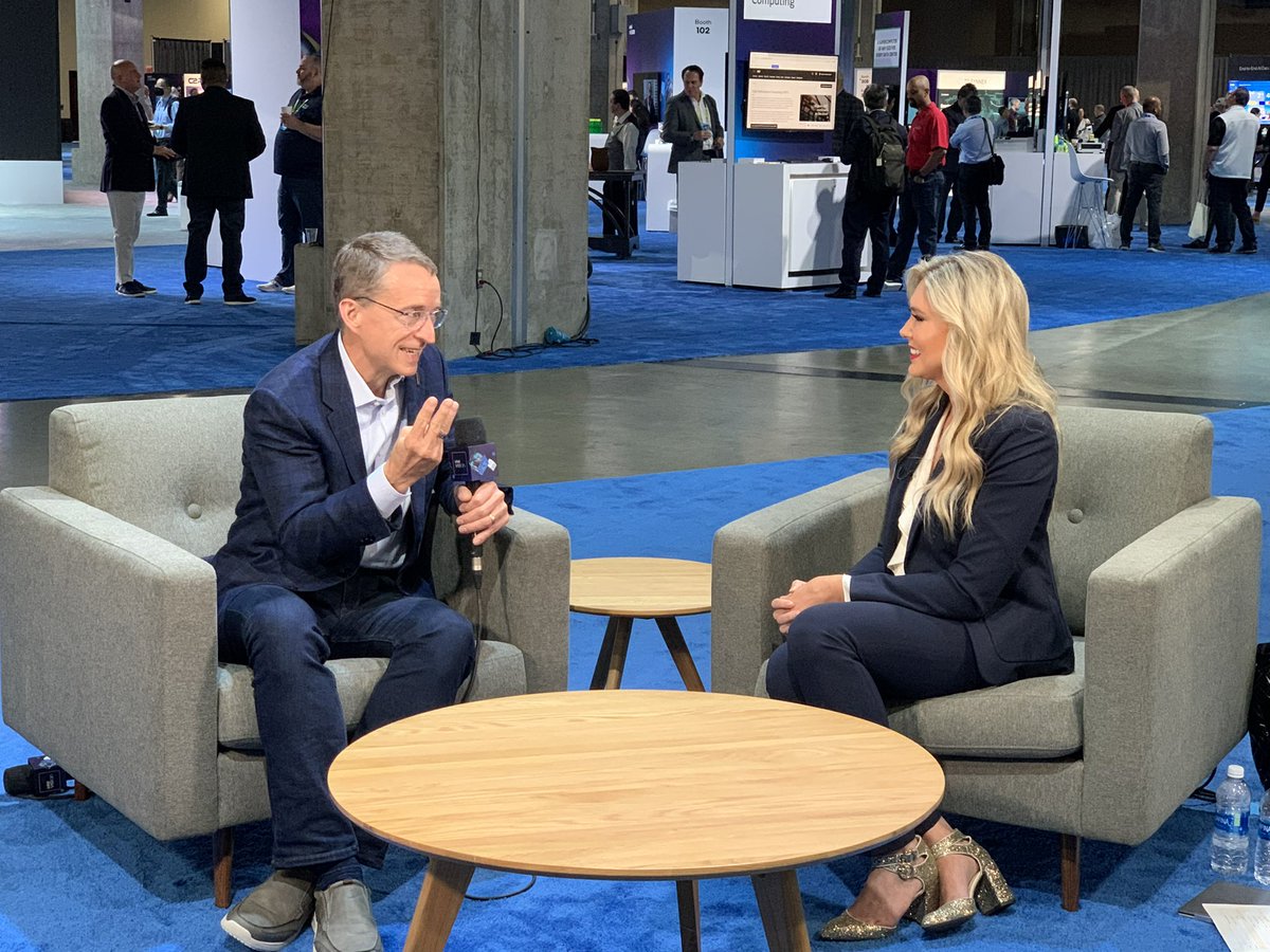 MaddieLittrell's tweet photo. The Chief Geek himself @PGelsinger on digital transformation: every company is evolving into a tech company. @intel @intelnews #IntelON https://t.co/r1JQJFihVv