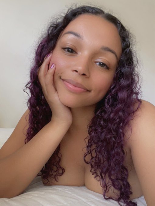 I&rsquo;m accepting custom content again! Only a few spots open, DM me 💗 https://t.co/ztkhYO4vee