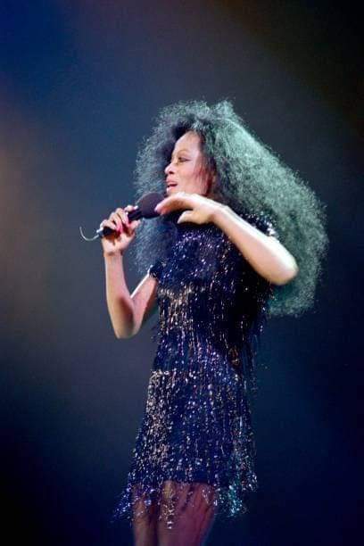 AFishyTale44's tweet photo. May 11, 1989 -- @DianaRoss performed at Palais des Sports in Paris.
#dianaross #workinovertime https://t.co/y8s0tiZBr1