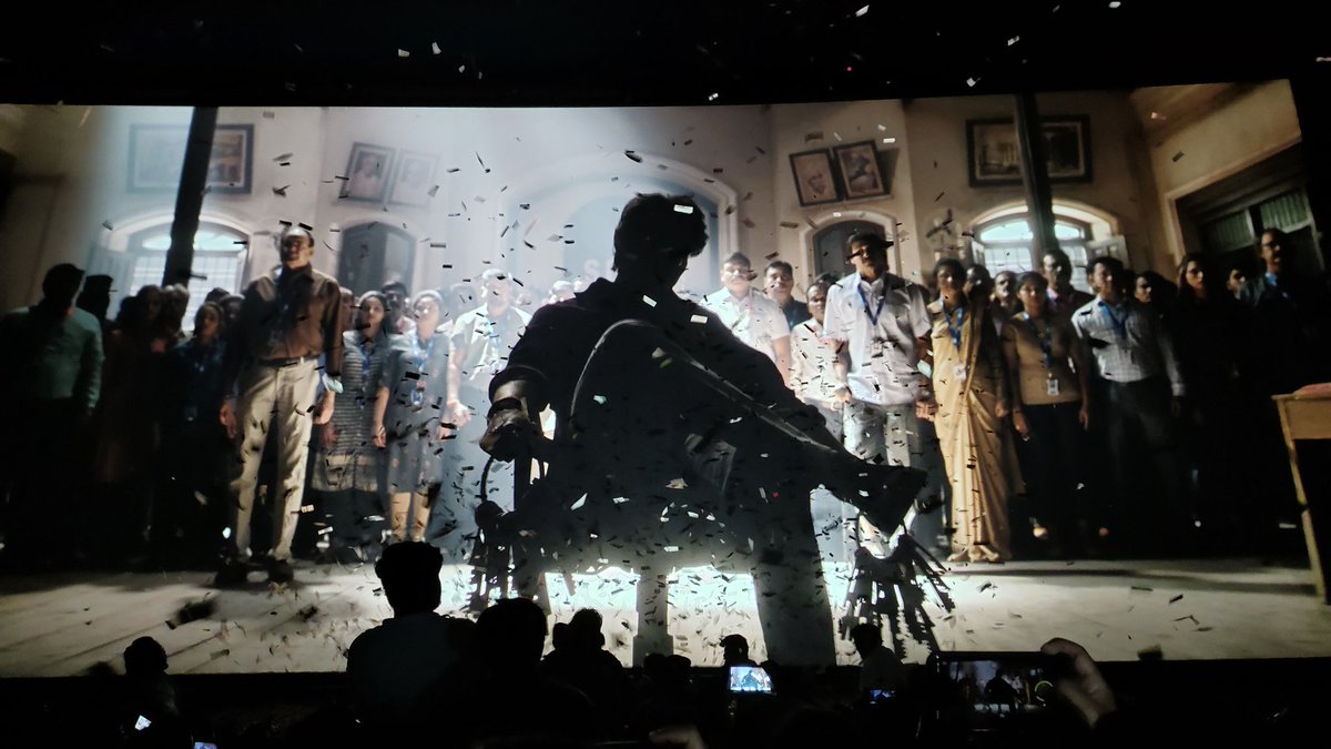 BDLpage's tweet photo. "Yekkada padithe akkada Fans untarammaa 🔥💥
 Mukyamga Janam Bagundali, Valla Jeevithalu Baagundaali anukune Fans untaru" 

#SarkaruVaariPaata 
#SVP
#SVPMania 
@urstrulyMahesh https://t.co/GlbD57RBVX