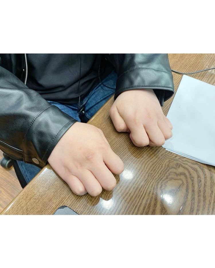 힘내자
이 손이작고무슨쿠키같은손으로 배스트워리어 나간 카투사 생각하면서
