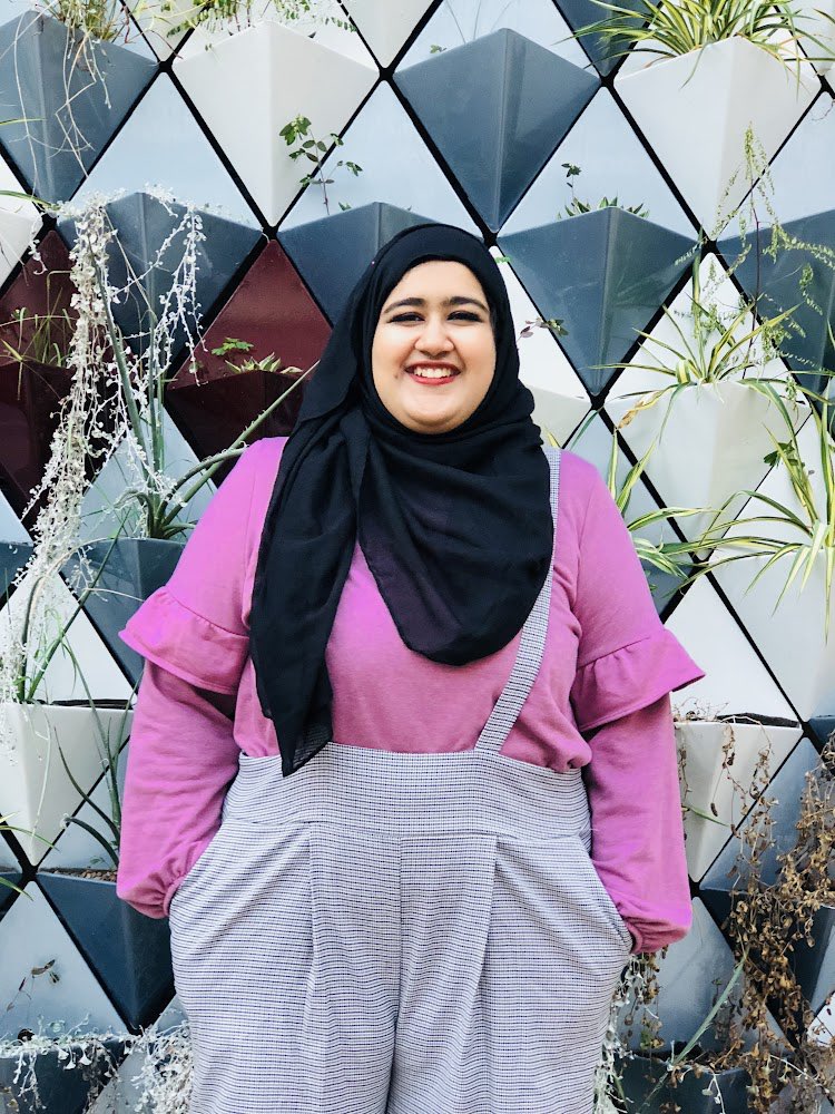 faizaposts's tweet photo. Freshman year faiza VS 2 days away from graduating faiza 🥺🥺🥺 gonna miss this farm school so much, crazy how fast 4 years goes by https://t.co/KCBVaDmeJZ