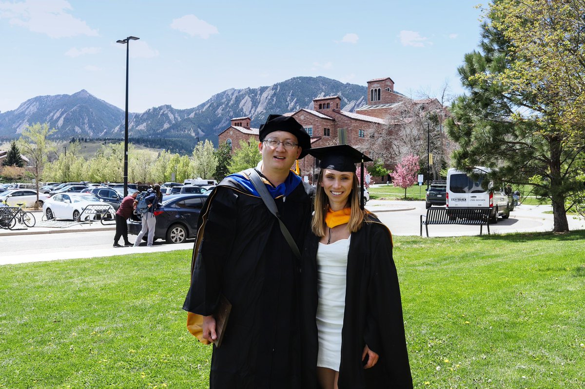 ZhangYida's tweet photo. After 6 years I got to wear my PhD regalia again. This time is to celebrate the graduation of my 3 PhD students and 1 MS student. Truly proud of all of them for thriving the graduate school despite the numerous distractions over the past years. https://t.co/Zb7UOdkKhQ