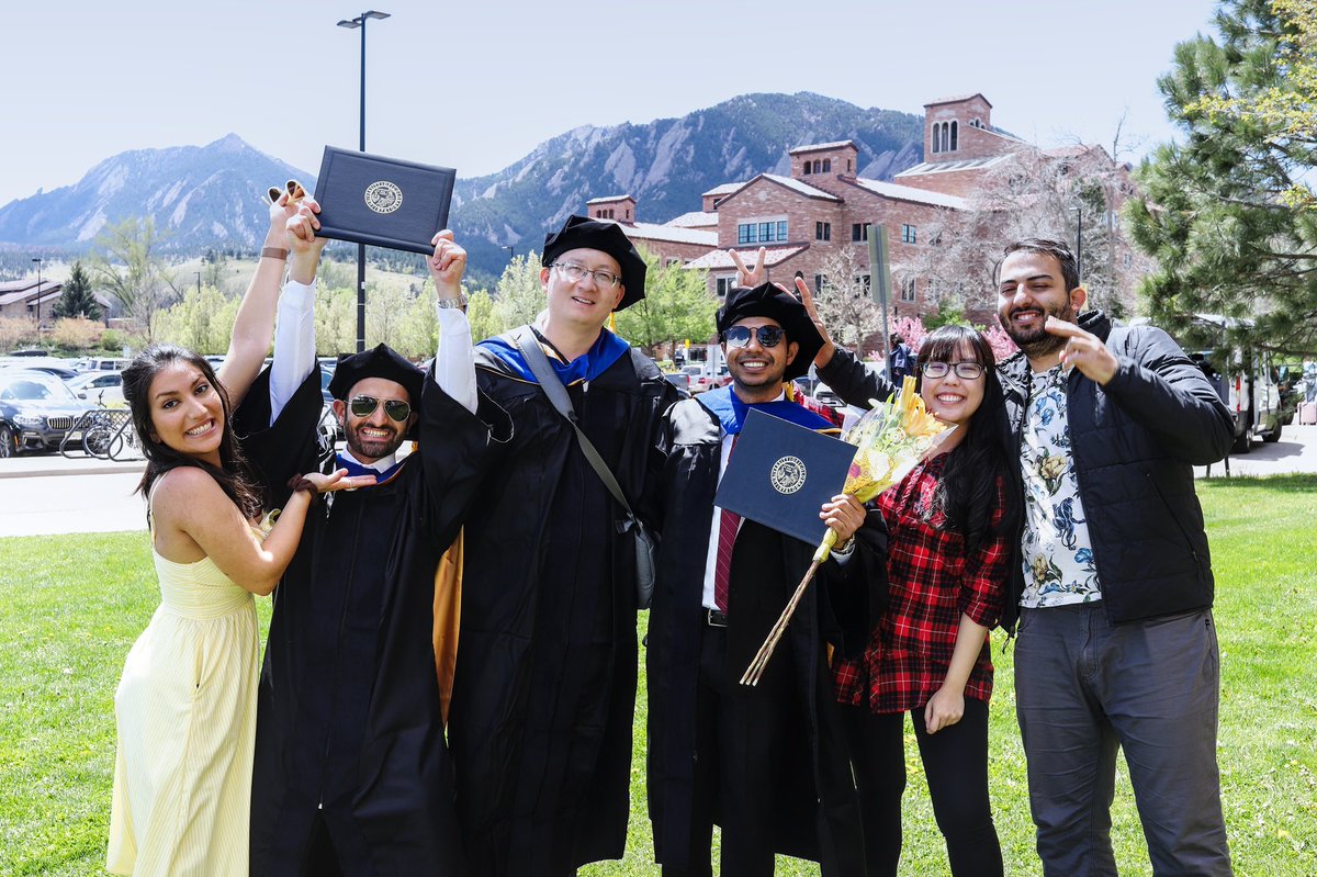ZhangYida's tweet photo. After 6 years I got to wear my PhD regalia again. This time is to celebrate the graduation of my 3 PhD students and 1 MS student. Truly proud of all of them for thriving the graduate school despite the numerous distractions over the past years. https://t.co/Zb7UOdkKhQ