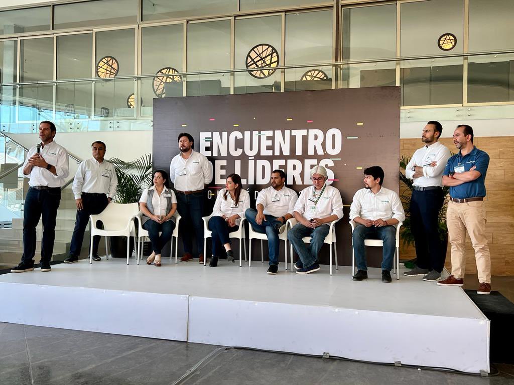 jfcueto73's tweet photo. Encuentro de Líderes @ConCrédito 2022!! Reencontrarnos para reflexionar sobre el liderazgo de cada uno de nosotros. Ser personas integrales con un modelo FISSEP. Tengo claro PARA QUÉ? Sirvo a #Empresarias, #AsesorasEmpresariales y #Colaboradores? #Somosfamilia #SomosConCrédito https://t.co/And4TYumal