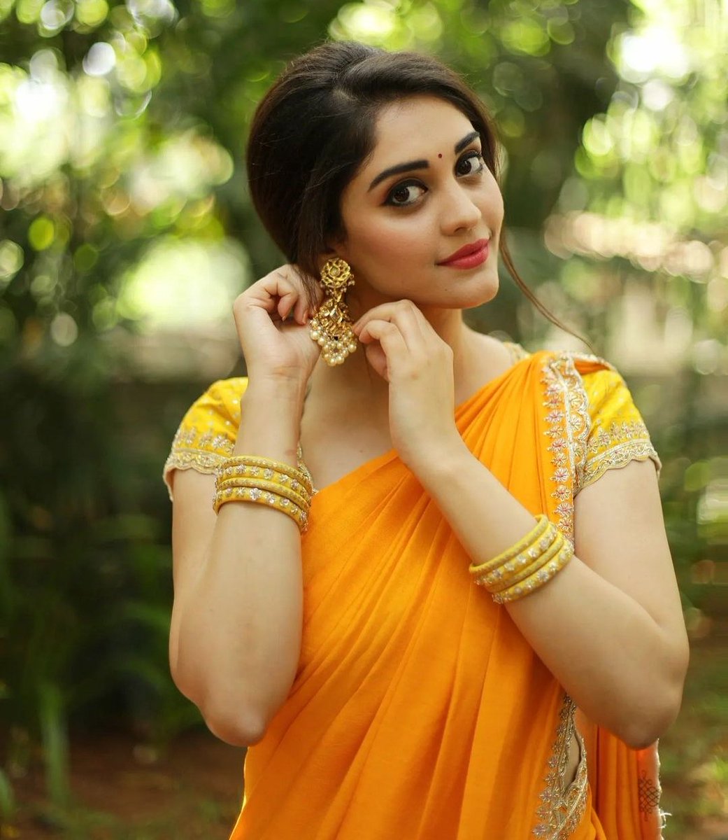 SurabhiFans's tweet photo. #NewProfilePic 🥰
@Surbhiactress 🧡 https://t.co/VUVfMOUCxh