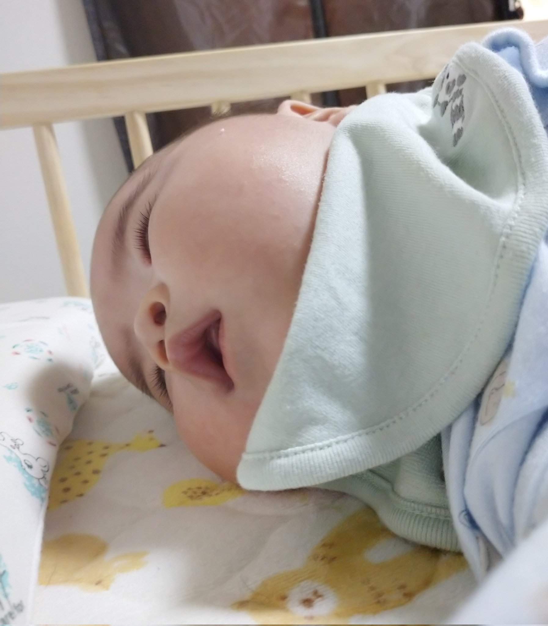 あさみ 思ってたより赤ちゃん可愛すぎる アヒルな富士山な口最高 でも重すぎて辛い 体重9 4kgある まだ生後4ヶ月だよね君 手と腰と膝となんやかんやがヤバイ T Co Hm1hqmybmk Twitter